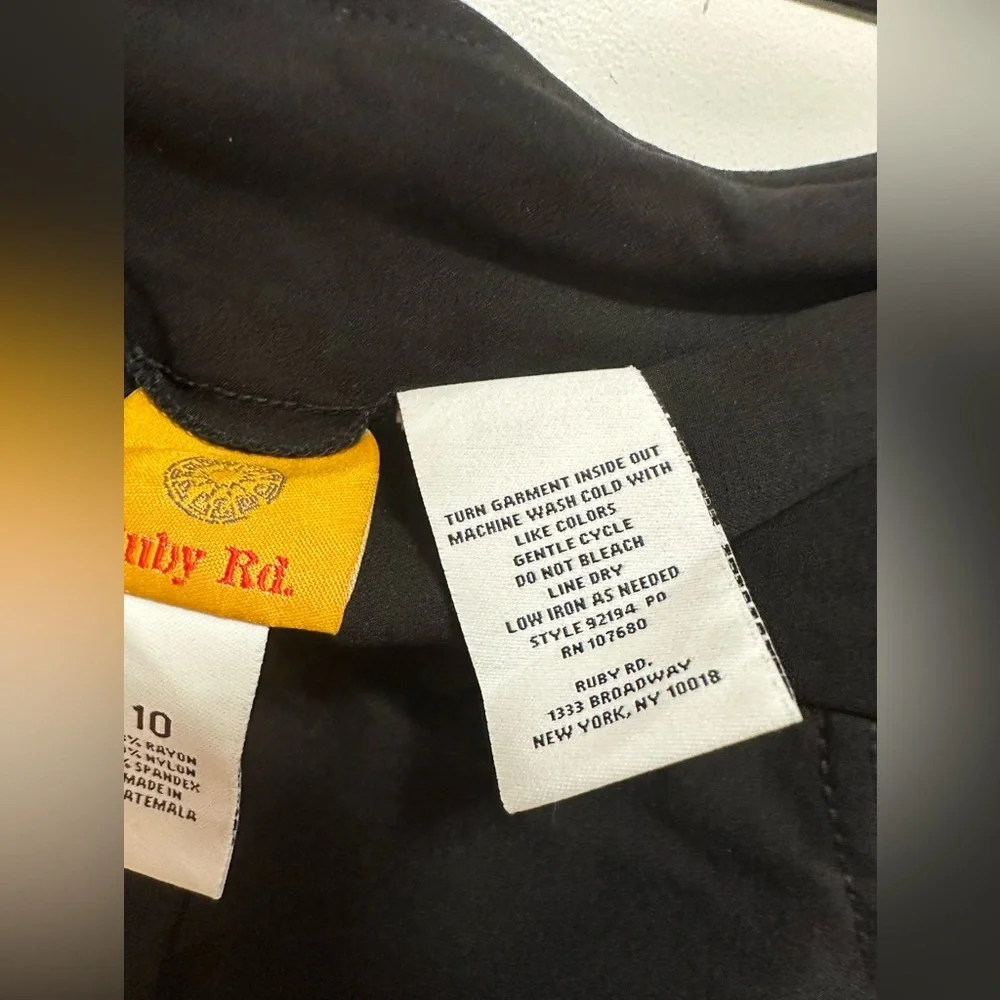 BLACK CAPRI SIZE 10 - Picture 4 of 4